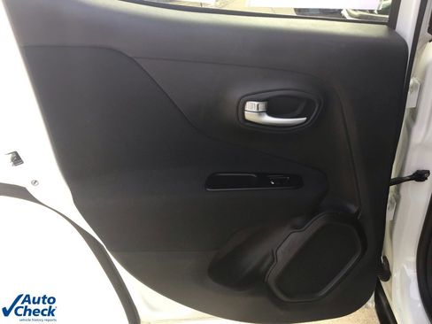 Used 2020 Jeep Renegade Latitude w/ Cold Weather Group image 13