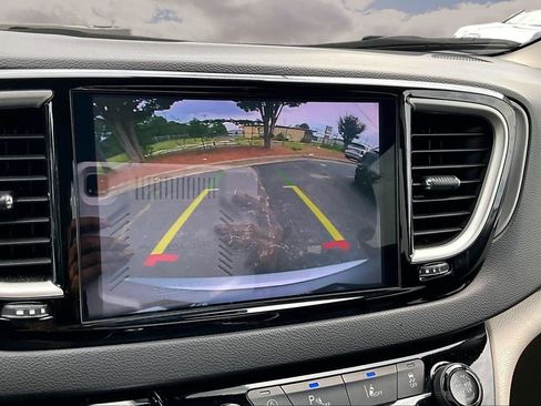 Used 2024 Chrysler Pacifica Touring-L FWD image 14