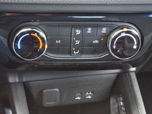 Used 2025 Chevrolet TrailBlazer LT image 30