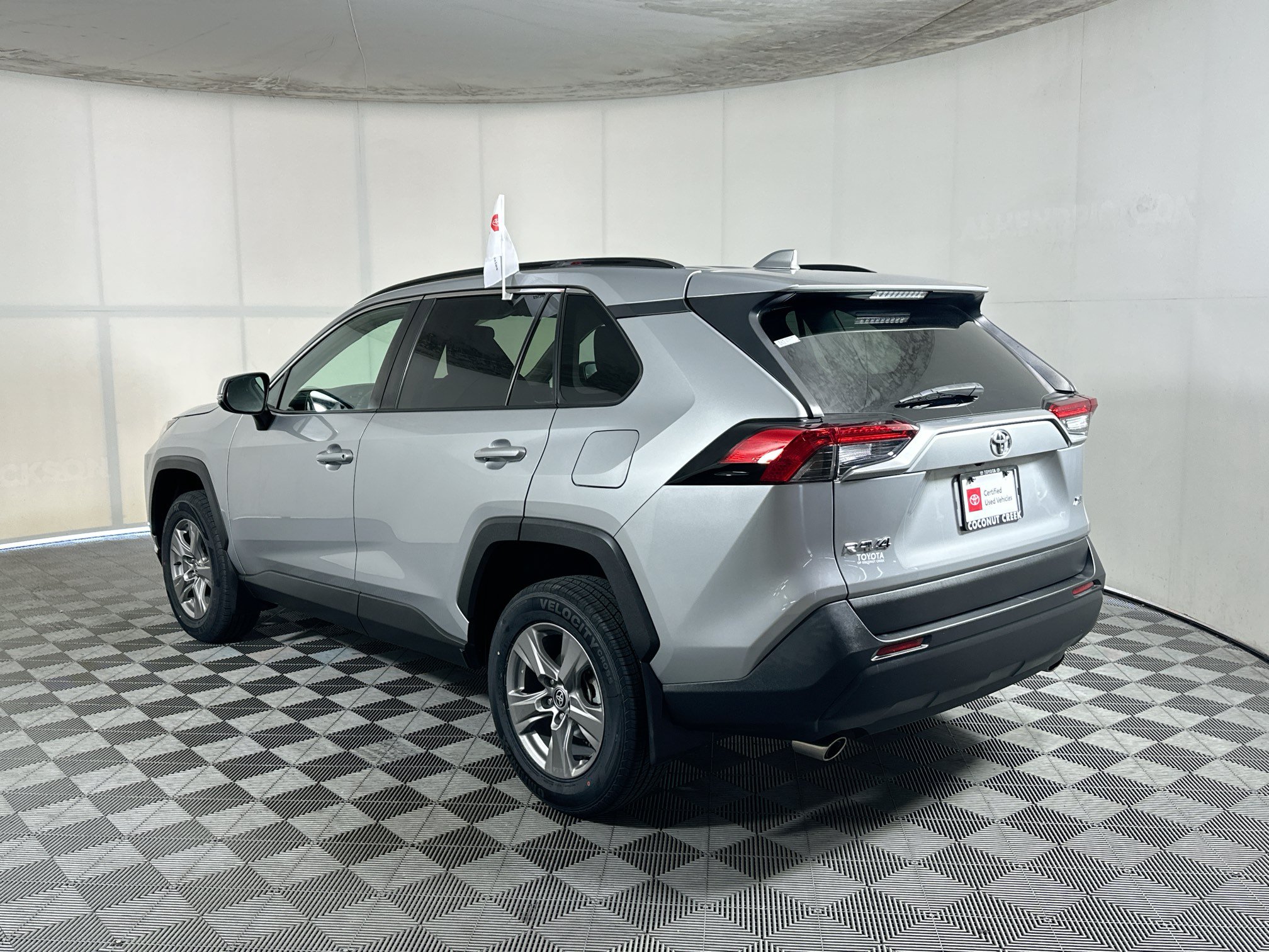 Used 2024 Toyota RAV4 XLE FWD image 5