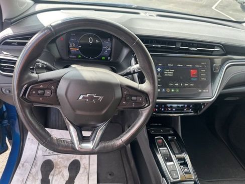 Used 2022 Chevrolet Bolt EUV LT w/ Comfort Package image 2