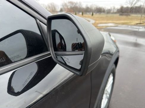 Used 2020 Ford Explorer XLT w/ Equipment Group 202A image 5