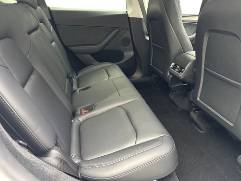 Used 2024 Tesla Model Y Long Range AWD/4WD image 39