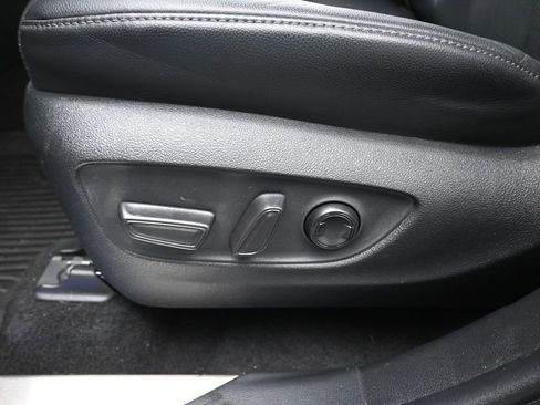 Used 2022 Toyota Highlander Limited image 10