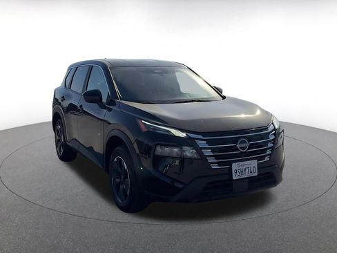 Used 2025 Nissan Rogue SV FWD image 3
