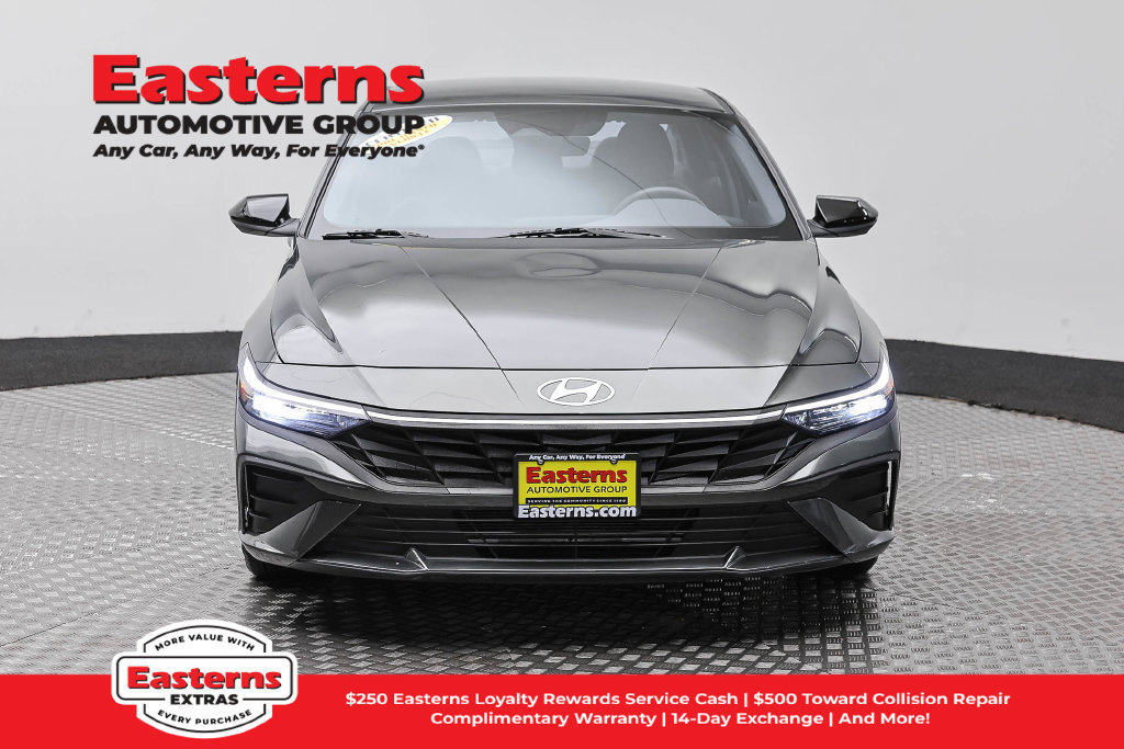 Used 2026 Hyundai Elantra Sport FWD image 3