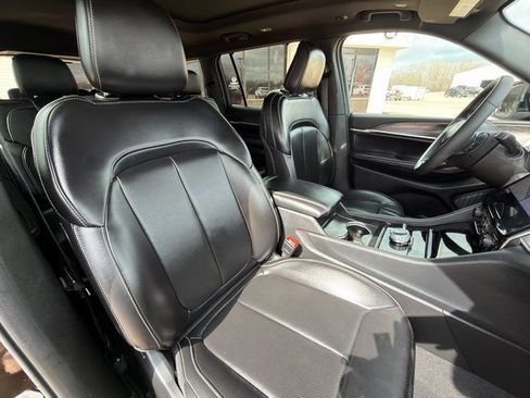 Used 2024 Jeep Grand Cherokee L Limited w/ Luxury Tech Group II image 30