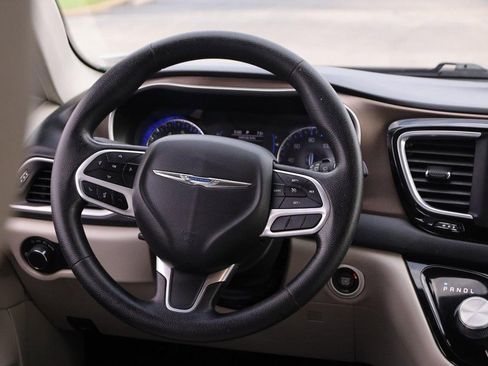 Used 2021 Chrysler Voyager Lxi FWD image 25