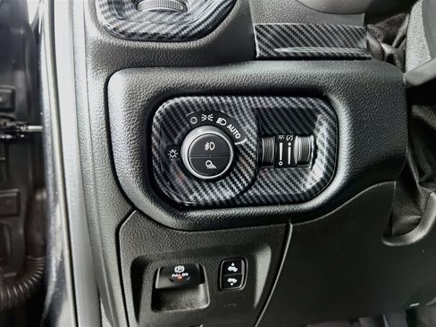 Used 2021 RAM 1500 Laramie AWD/4WD image 10