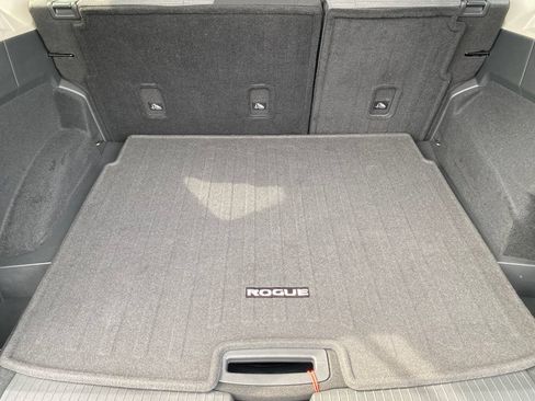 Used 2021 Nissan Rogue SV FWD image 11