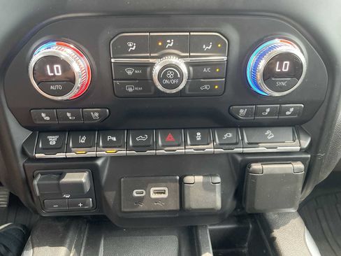 Used 2021 GMC Sierra 2500 Denali w/ Technology Package AWD/4WD image 19