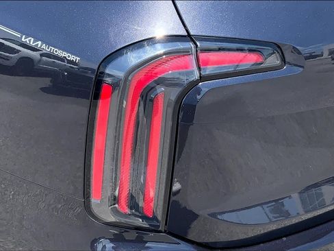 Used 2025 Kia Telluride SX w/ SX Captain's Chair Package FWD image 29