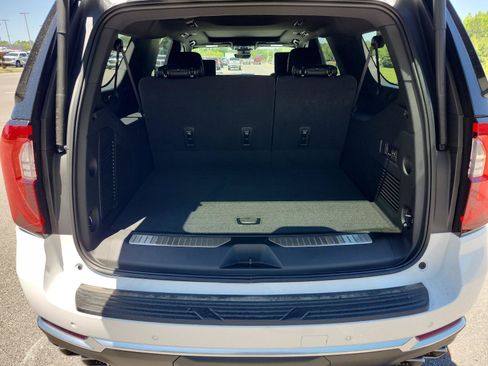 New 2026 GMC Yukon XL Denali w/ Denali Reserve Package AWD/4WD image 8
