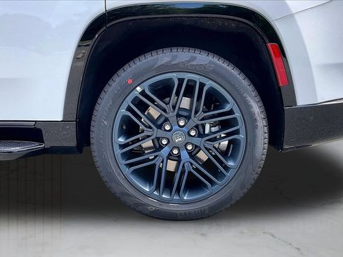New 2026 Jeep Grand Wagoneer 4WD image 37