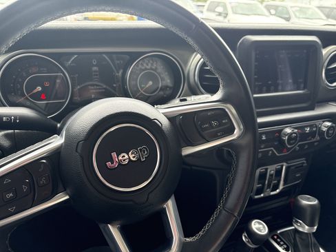 Used 2019 Jeep Wrangler Unlimited Sahara w/ Safety Group image 11