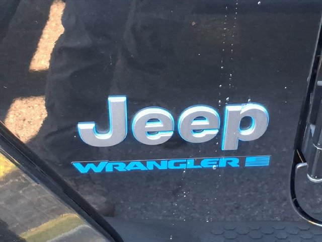 Used 2024 Jeep Wrangler Unlimited w/ Convenience Group AWD/4WD image 5