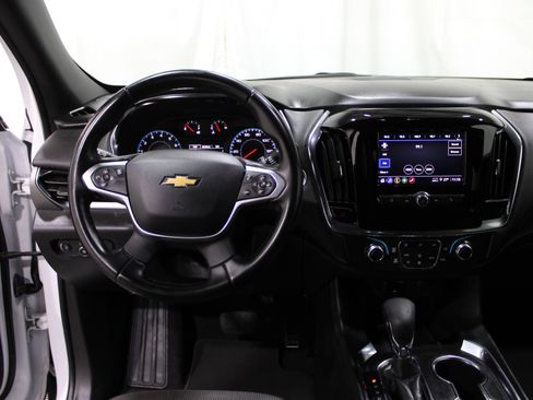 Used 2023 Chevrolet Traverse LT FWD image 2