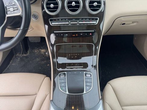 Used 2022 Mercedes-Benz GLC 300 image 11