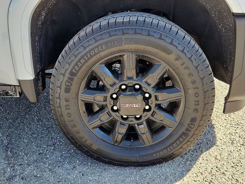 Used 2024 GMC Sierra 2500 AT4 w/ AT4 Preferred Package image 6