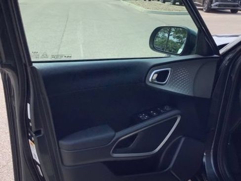 Used 2022 Kia Soul LX FWD image 17