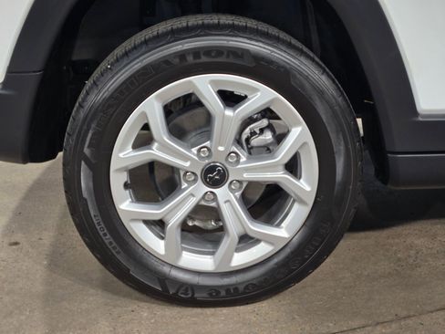 Used 2025 Jeep Compass Sport image 17