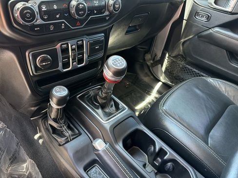 Used 2018 Jeep Wrangler Unlimited Sahara AWD/4WD image 21