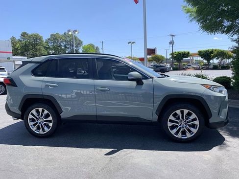 Used 2020 Toyota RAV4 XLE Premium FWD image 9