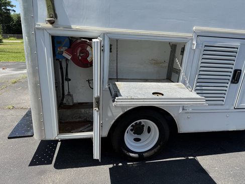 Used 2008 Ford E-350 and Econoline 350 Super Duty image 9