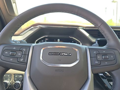 Used 2025 GMC Sierra 1500 Denali w/ Denali Reserve Package AWD/4WD image 36