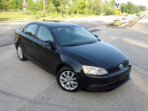 Used 2012 Volkswagen Jetta SE FWD image 2