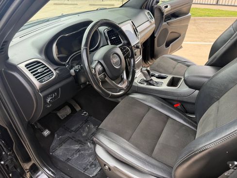 Used 2020 Jeep Grand Cherokee Altitude RWD image 19