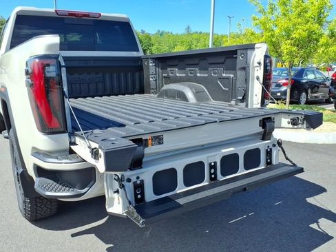New 2026 GMC Sierra 2500 AT4 w/ Technology Package AWD/4WD image 9