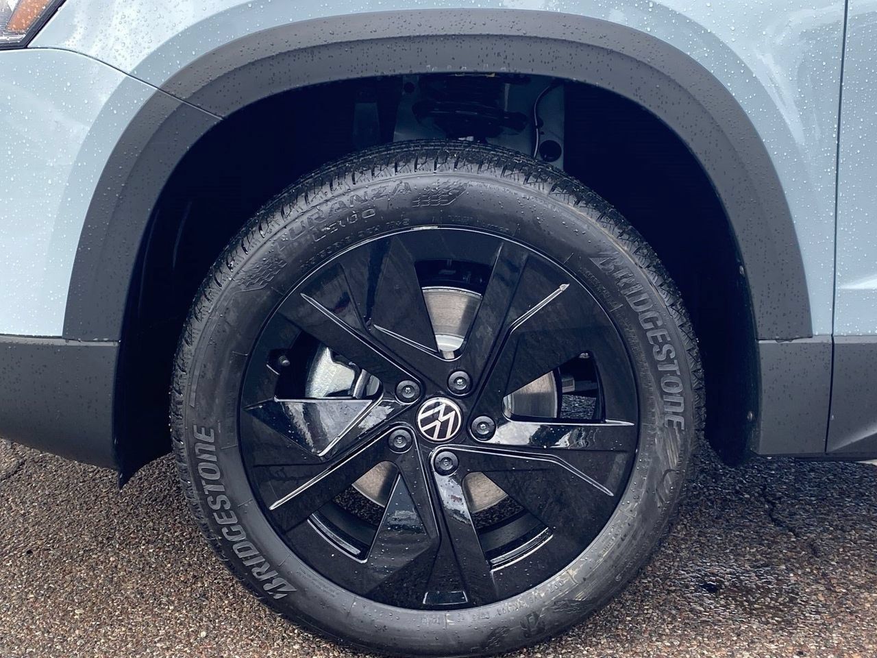 New 2026 Volkswagen Taos SE FWD image 6