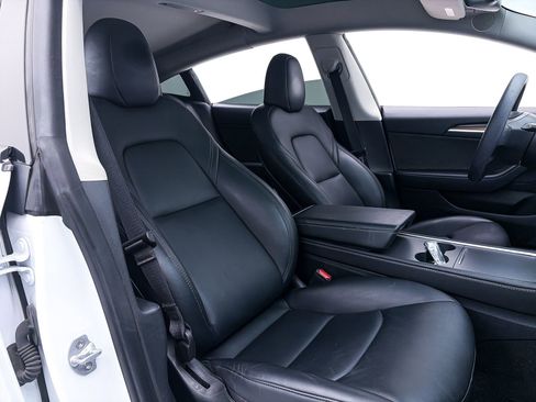 Used 2023 Tesla Model 3 Standard Range image 31