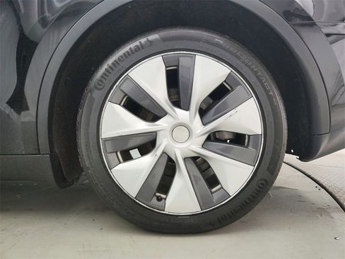 Used 2023 Tesla Model Y Long Range image 30