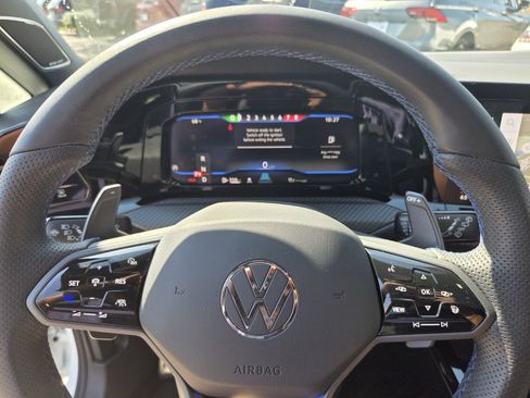 Used 2024 Volkswagen Golf R image 22