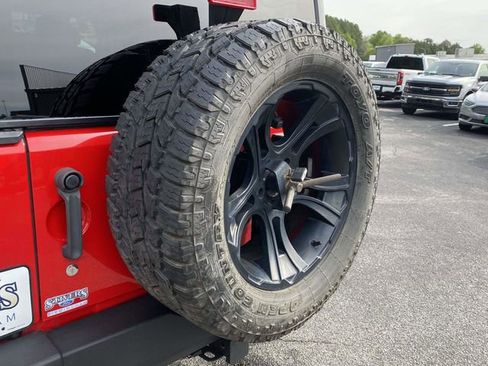 Used 2015 Jeep Wrangler Unlimited Rubicon w/ Connectivity Group AWD/4WD image 29