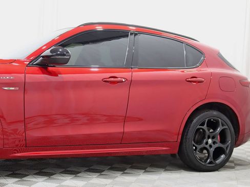 Used 2023 Alfa Romeo Stelvio Veloce AWD/4WD image 4