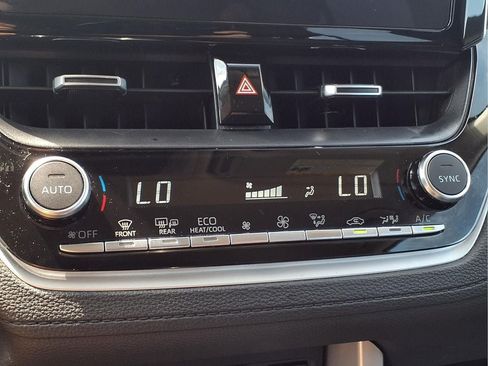 Used 2025 Toyota Corolla Cross XLE FWD image 16