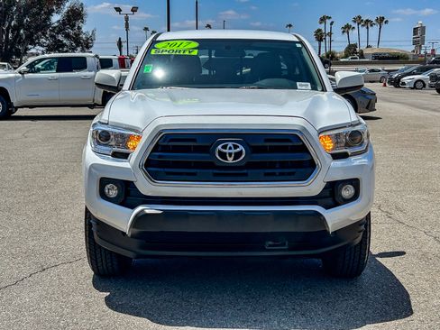 Used 2017 Toyota Tacoma SR5 RWD image 2