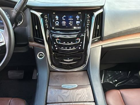 Used 2018 Cadillac Escalade Premium Luxury image 30