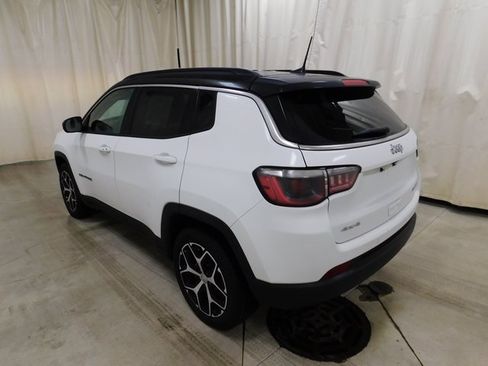 Used 2024 Jeep Compass Limited image 17