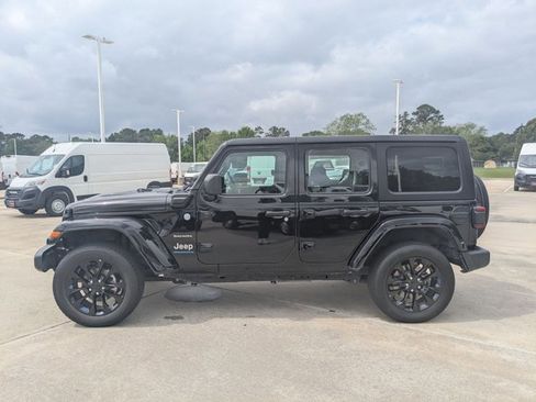 Used 2023 Jeep Wrangler Sahara image 9