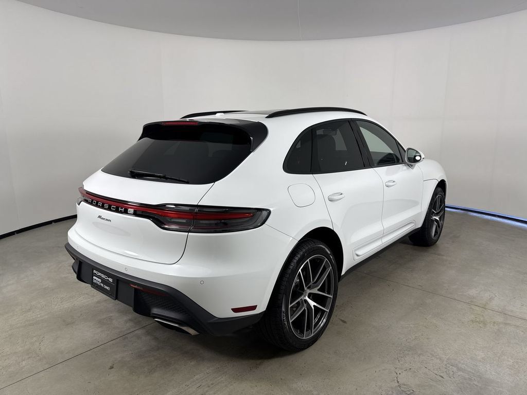 Certified 2025 Porsche Macan AWD/4WD image 7