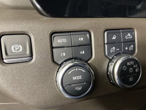 Used 2025 GMC Sierra 1500 SLT w/ SLT Premium Package image 10