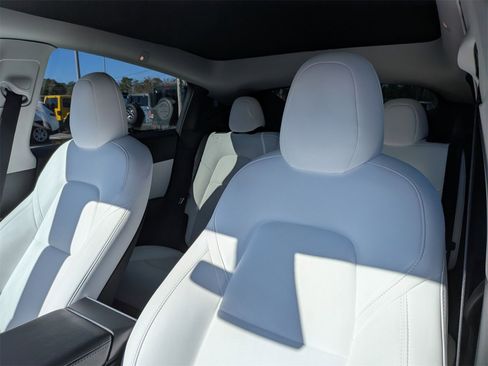 Used 2022 Tesla Model Y Performance image 15