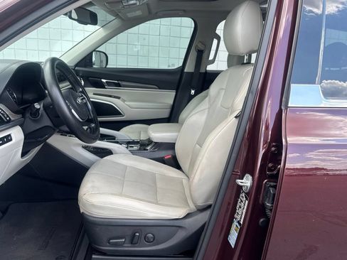 Used 2021 Kia Telluride EX w/ EX Premium Package FWD image 3