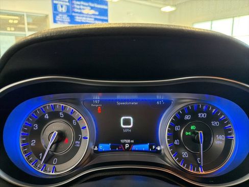 Used 2018 Chrysler 300 Limited AWD/4WD image 12