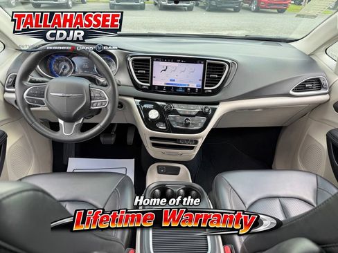 Used 2023 Chrysler Pacifica Touring-L FWD image 29