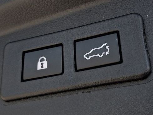 Certified 2025 Subaru Outback Premium image 31